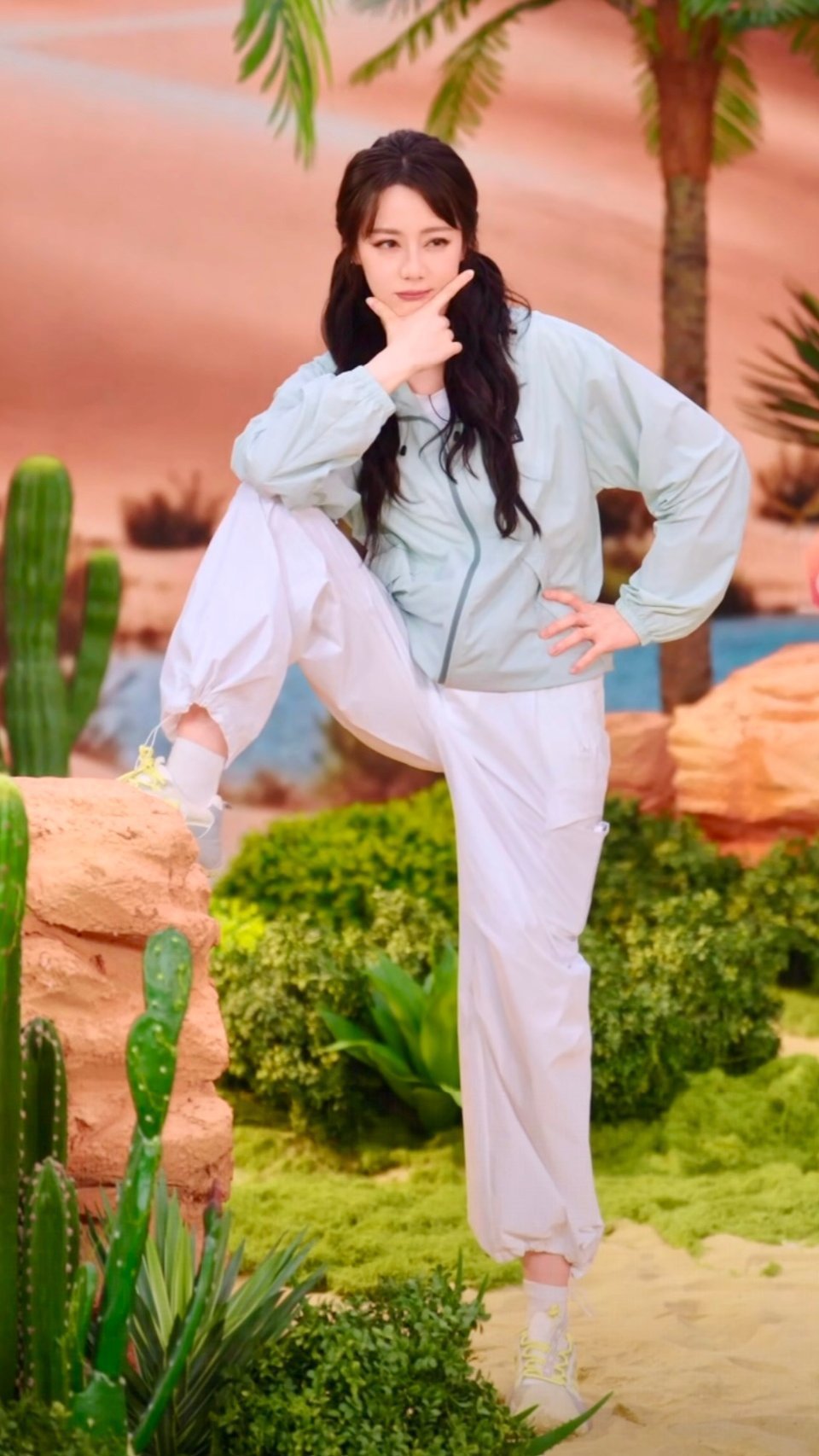 耍酷中 女鹅好可爱哈哈哈 