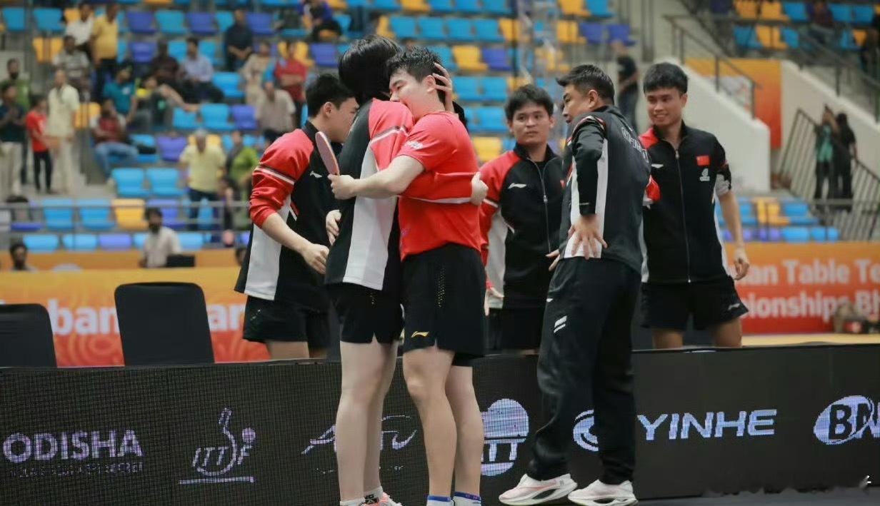 梁靖崑在王楚钦怀里小鸟依人打得这叫一个辛苦啊…… ​​​