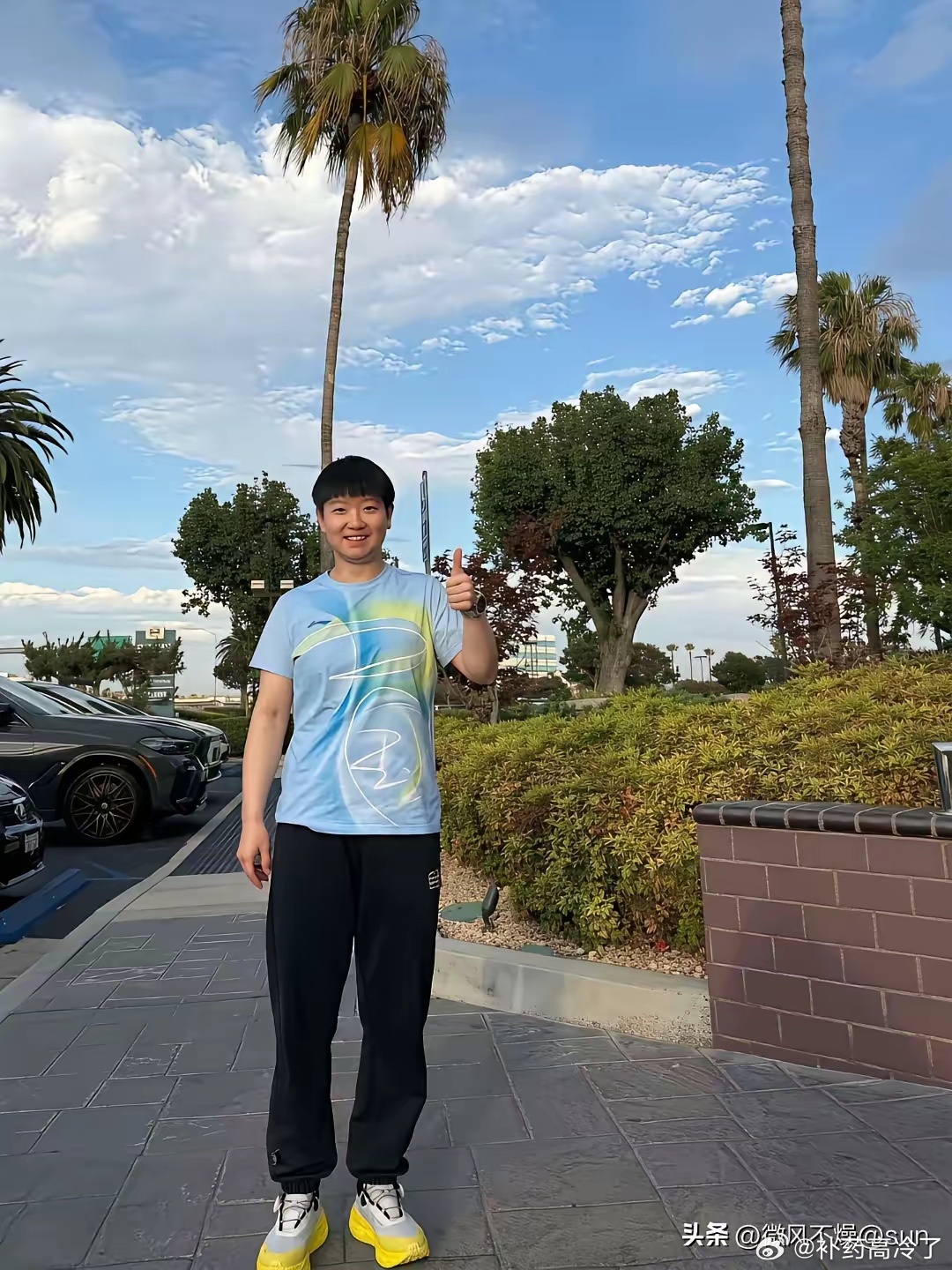莎莎竟然在社交平台分享了她在洛杉矶的最新照片！ 