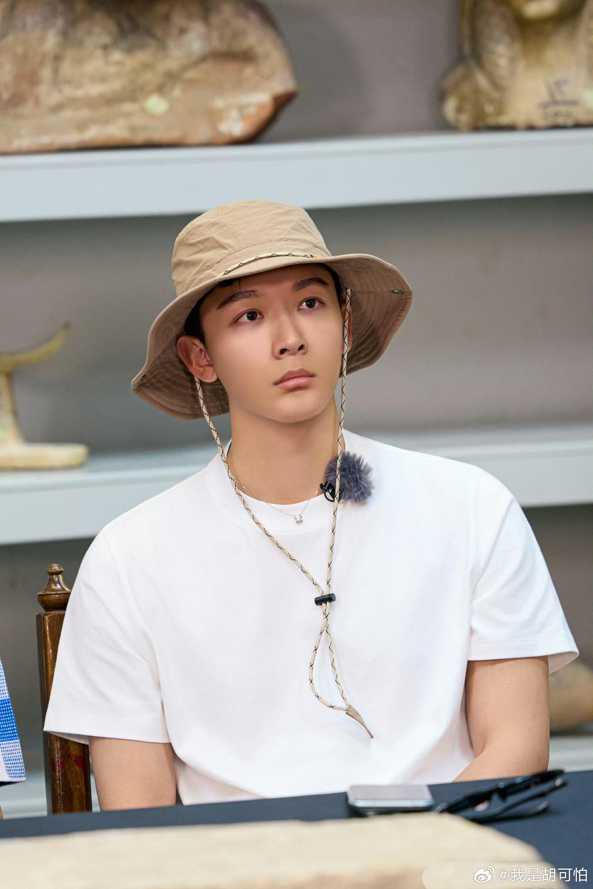 31岁张晚意焦虑晚婚晚育张晚意也算是同时拥有好看的皮囊以及有趣的灵魂的宝藏帅哥吧