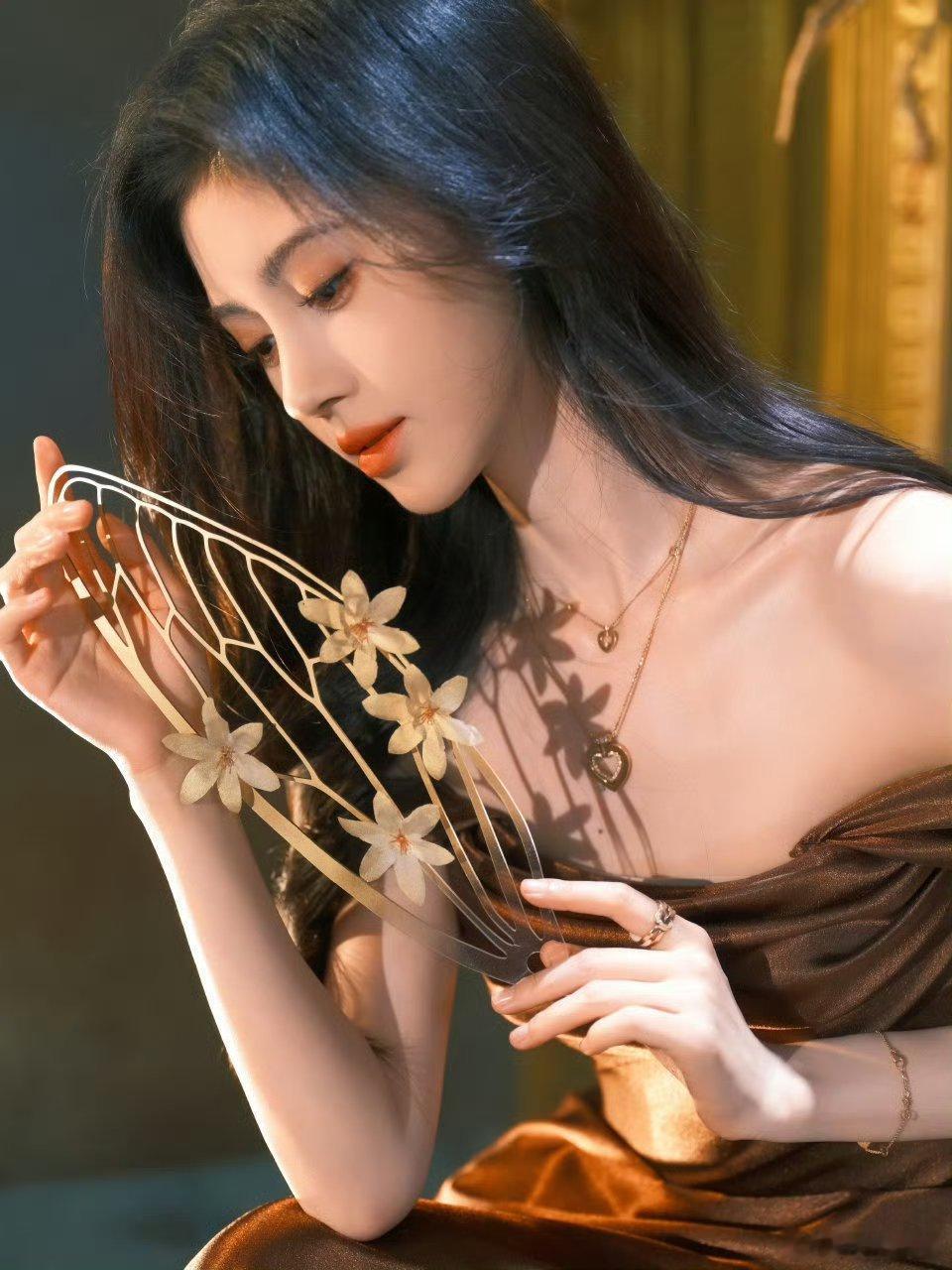 现在这款鼻子过挺过大了感觉 ​​​