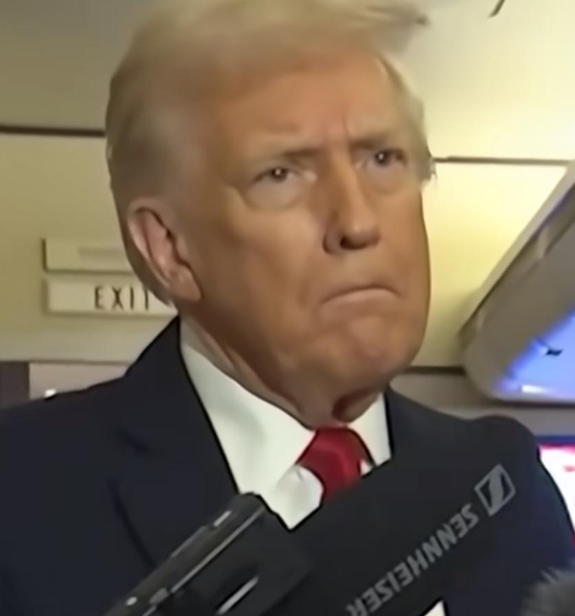 我以前以为特朗普骂中国是嫌我们发展快，直到最近才看明白，他是气自己被套牢了。
一