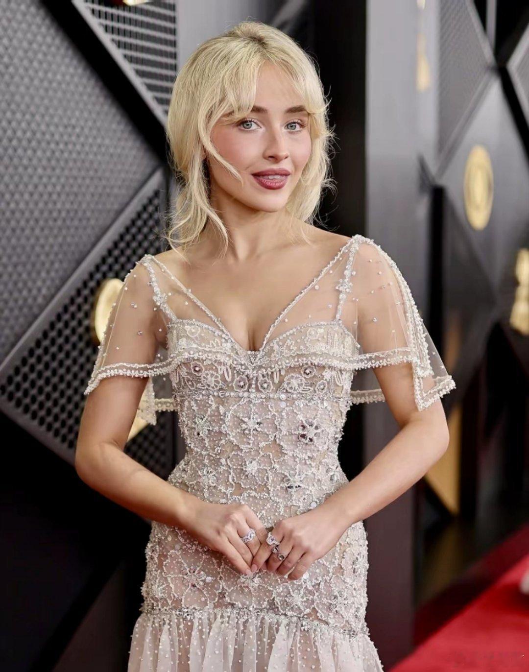 格莱美塞布丽娜·卡彭特（Sabrina Carpenter，粉丝昵称“匠妹”）朴