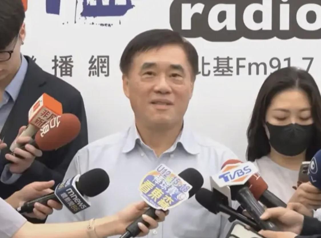 郝龙斌亲自“辟谣”了！12日参选国民党主席的他，被问到“是否也被开除过党籍”时，