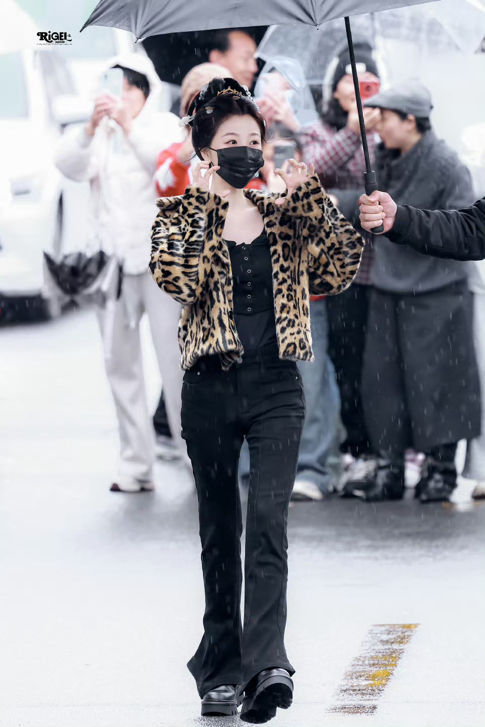 嗷呜！虞书欣这张咋这么萌啊，小朋友来的！ 