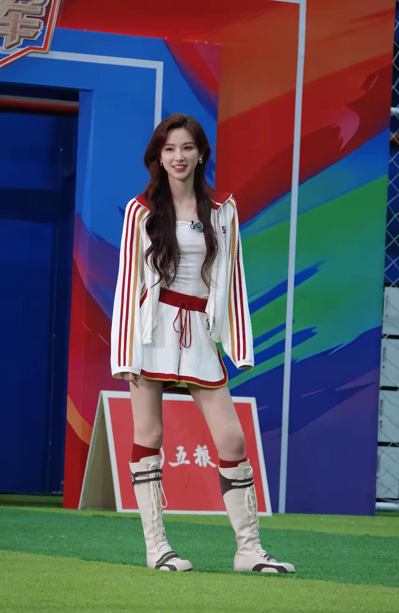 马凡舒
派她出来，
这下央视的收视率得高多了吧！马凡舒