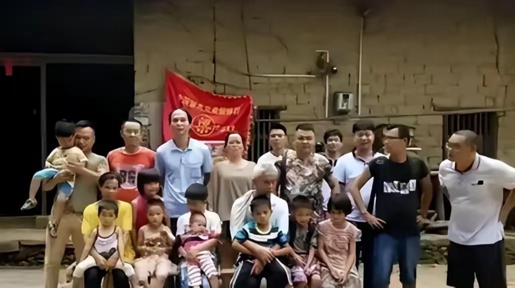 广西第一猛男！1994年，49岁梁二将19岁女工友带回村，随后两人开始疯狂造人，