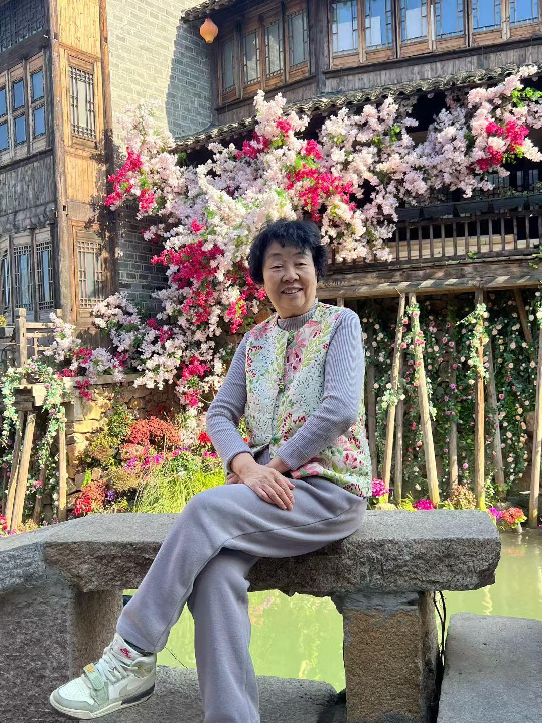 人过六十才明白，和老伴少搭话不抬杠，心里才舒坦
 
人这一辈子，过了六十岁才算真