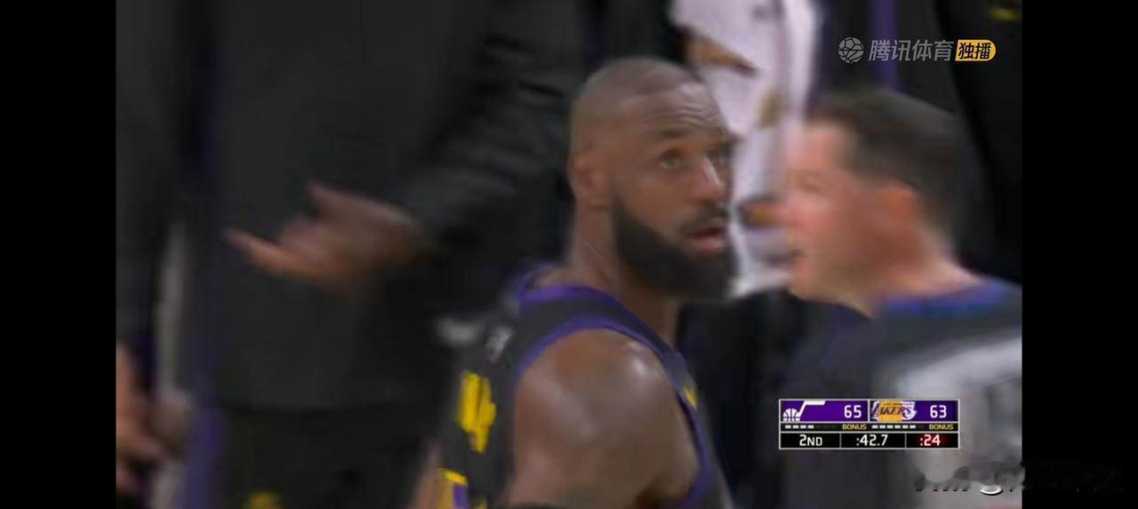 湖人140比125大胜爵士！湖人要争总冠军！詹姆斯11分3板12助攻完美的融入球