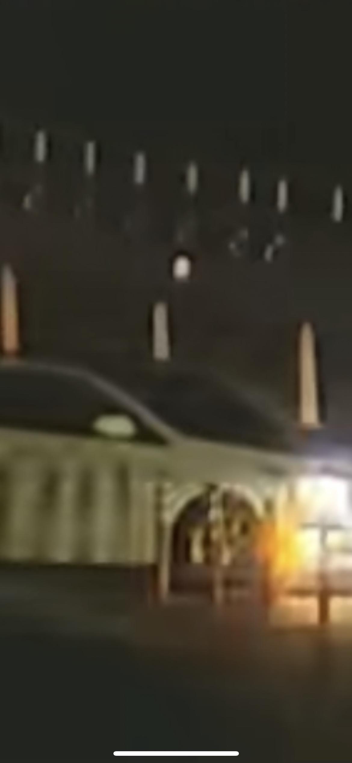 离谱！男子高速上车没油了，反复倒车，直接掉头逆行下高速！4月20日，湖州市高速交