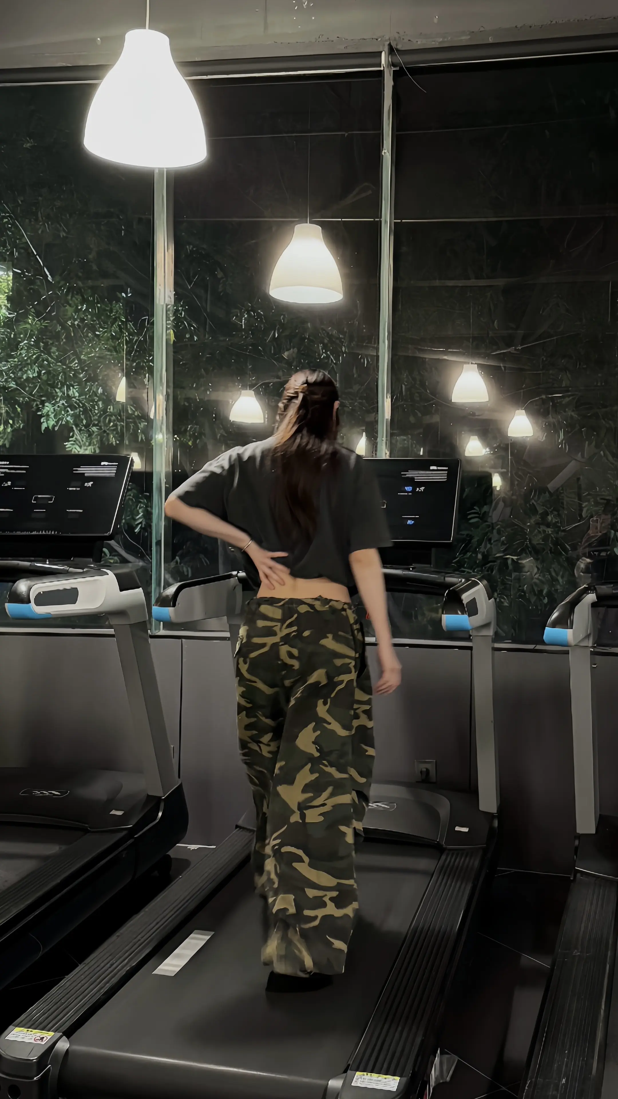 私底下其实奶茶炸鸡都来