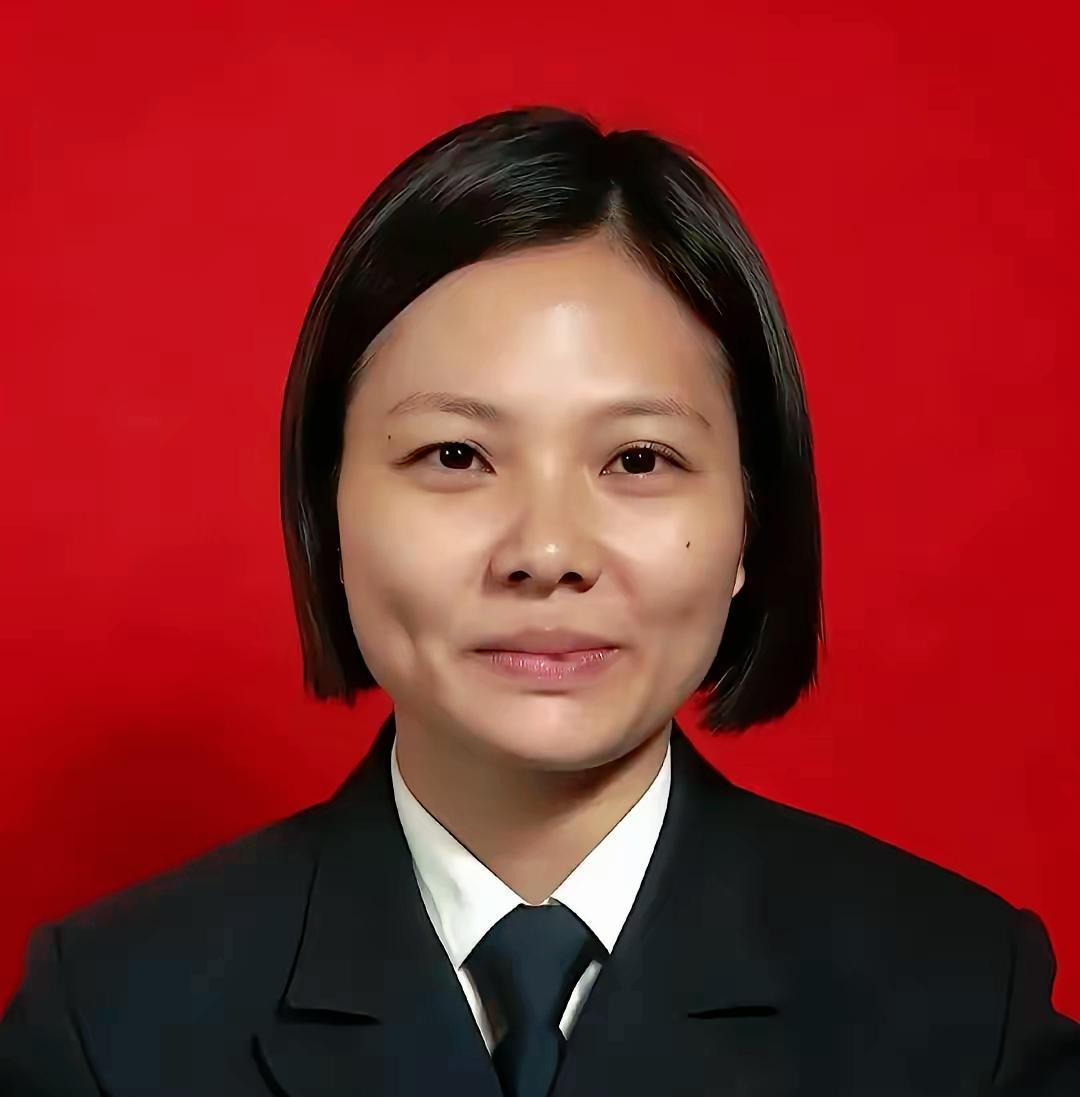 两栖霸王花文敏：以铁血担当书写当代女军人荣光！


 
文敏，女，汉族，1985