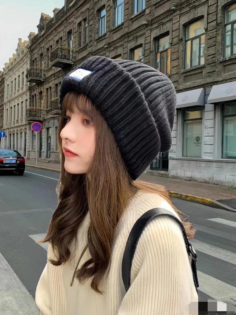 存钱，一定要存钱，全网都在存钱。普通人存钱，就靠两个字，省和抠。
 
目前我和老