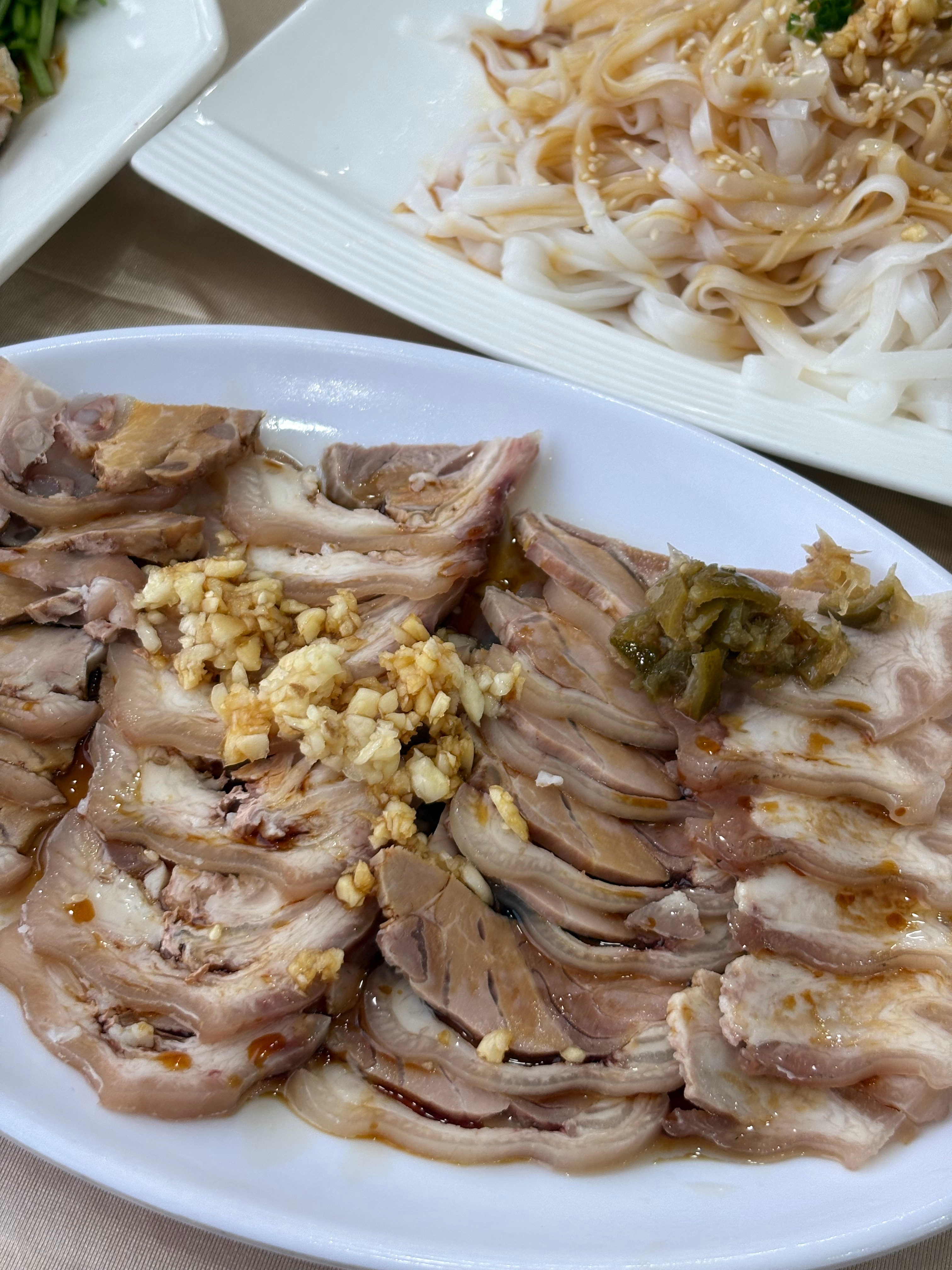 美食摄影大赛成手机品牌战场 以前拍美食靠P图，现在要靠手机硬刚了， 高德扫街榜美