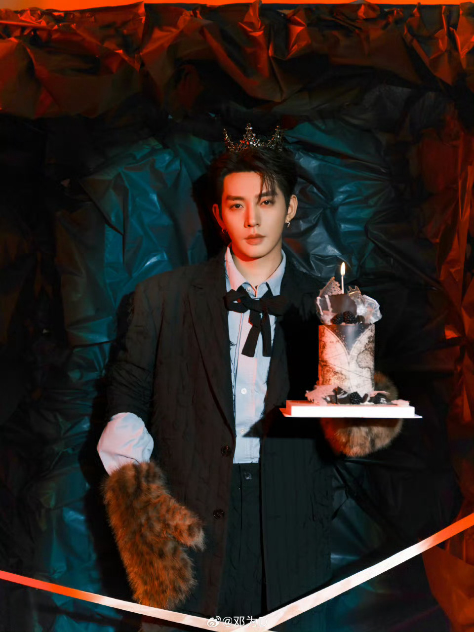 郭敬明发了邓为眼部特写就期待与晕这个《百妖谱》官宣了 邓为的眼神好深邃有故事感呐