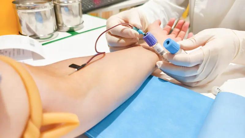 11月26日山西运城，山西一幼儿园私自抽血体检，未提前告知家长。教育局回应：是老