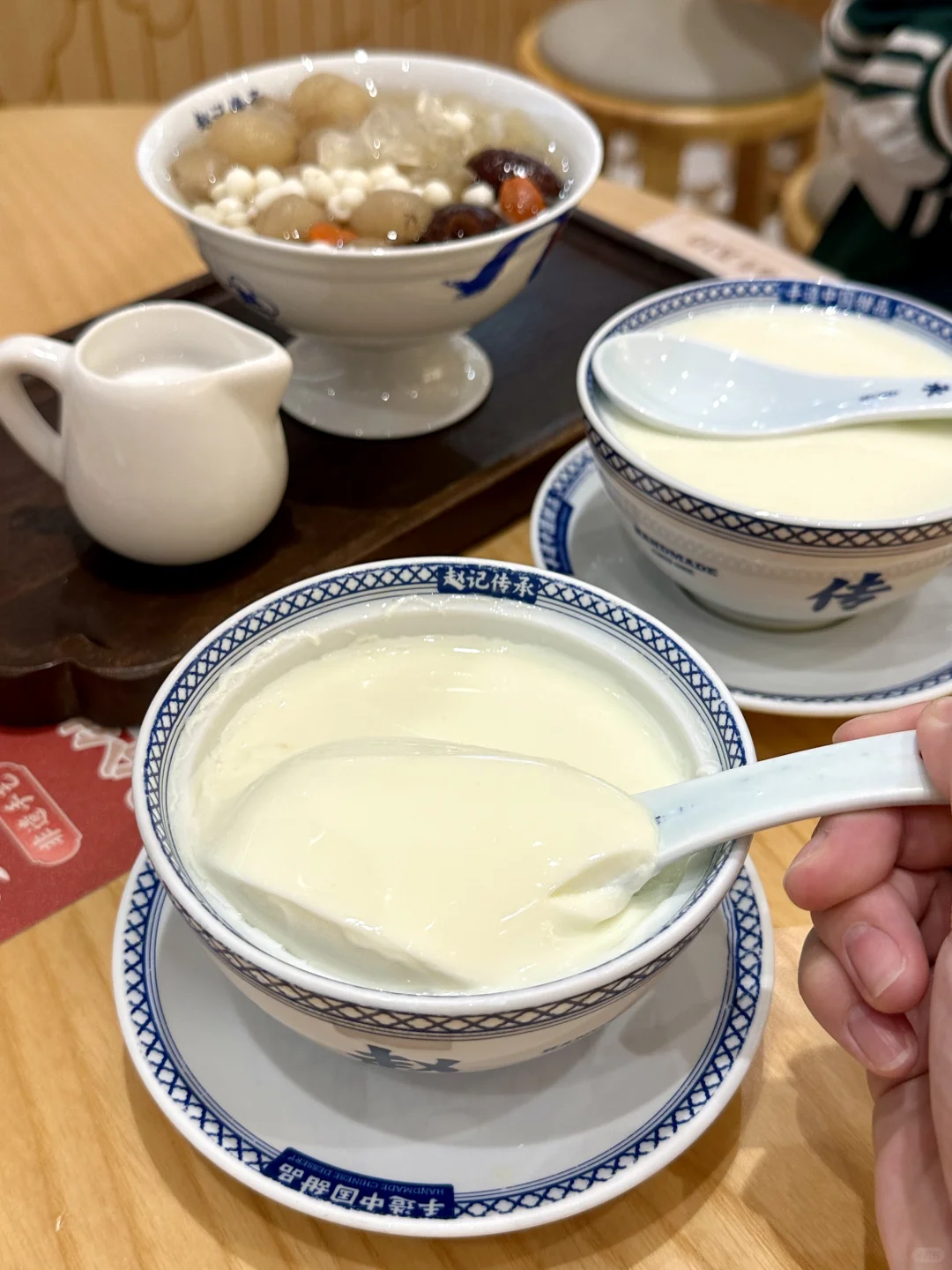 冬天就应该来一碗姜撞奶！辣辣的好暖身！