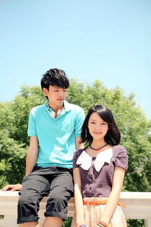 走着走着，我们都散了，但我还在原地等你

嘿，你有没有发现，有些人走着走着就散了