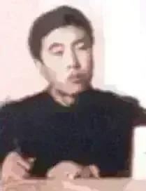 1996年的一天深夜，迟群躺在床上辗转反侧，随后他起身走到书桌前，开始写着一封信