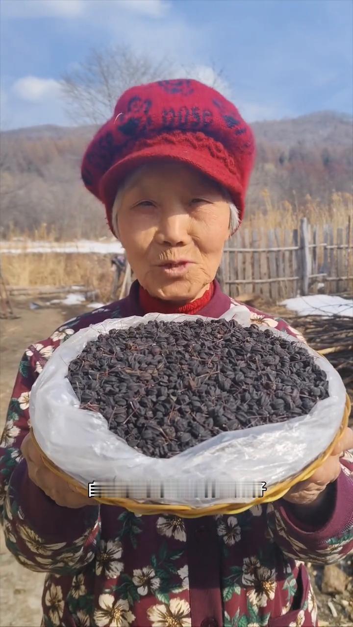黑龙江原始大森林纯野生的刺五加籽，每天几杯远离闹钟。
我家是小兴安岭的主脉原始大