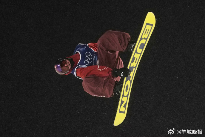 【#苏翊鸣偶像宣布复出#】加拿大单板滑雪运动员马克-麦克莫里斯表示，他已从脑震荡