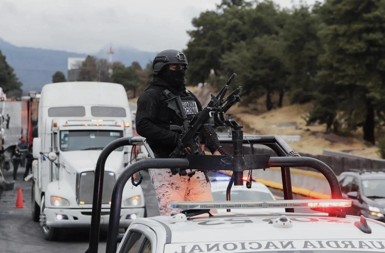 墨西哥国民警卫队与 NEGEV NG5 和 GALIL ACE 21