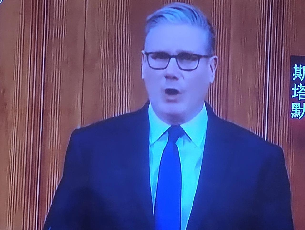 英国首相斯塔默遇麻烦，反对党保守党要求对他调查。
4月27日，英国议会下院议长霍