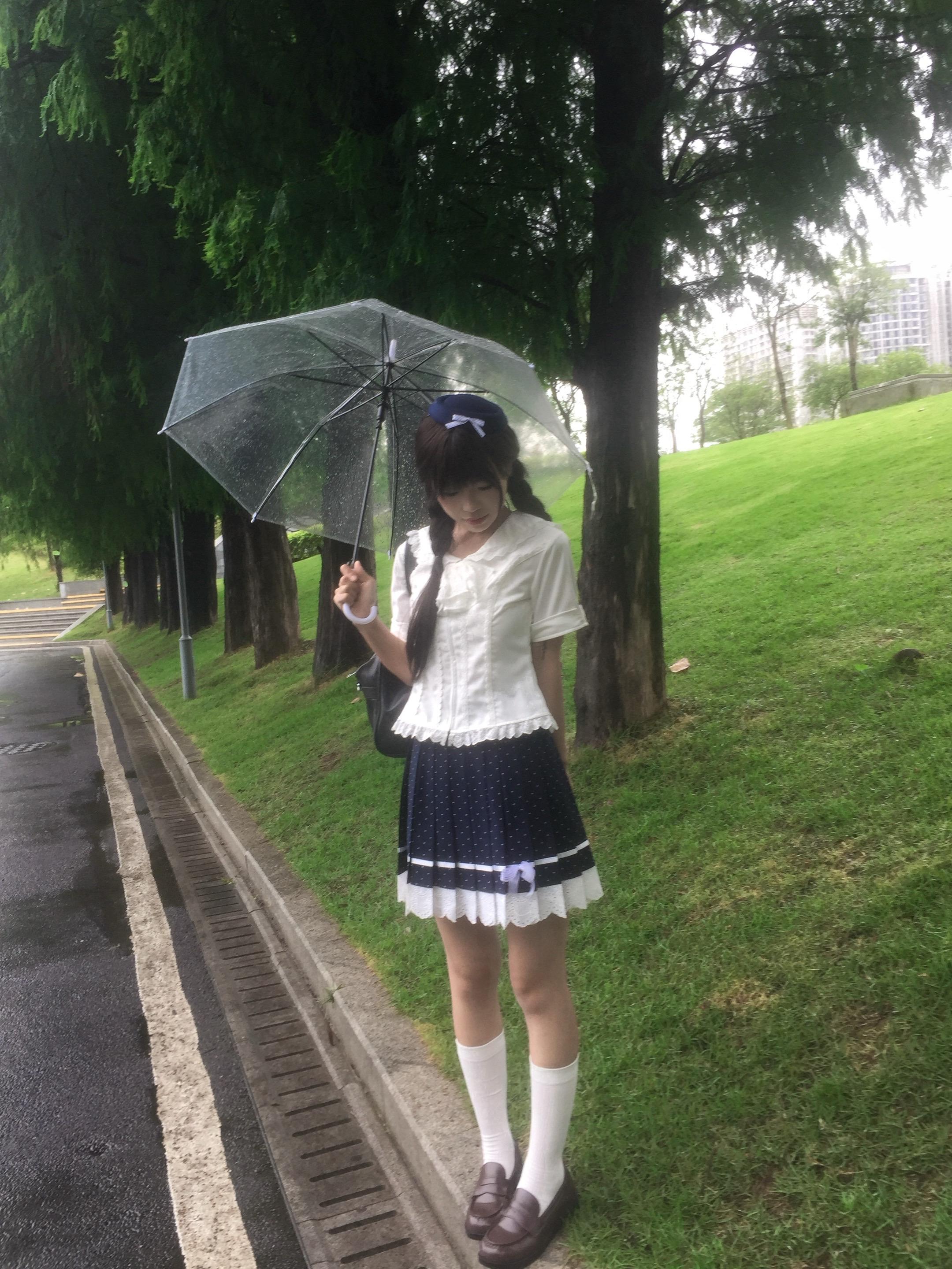 生锈的感情又逢下雨天。