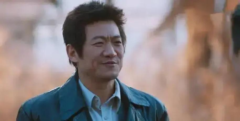 豪门千金倒追混混，90%结局已注定
 
崔小红是鼎庆楼独女，家里管得严，越管她越