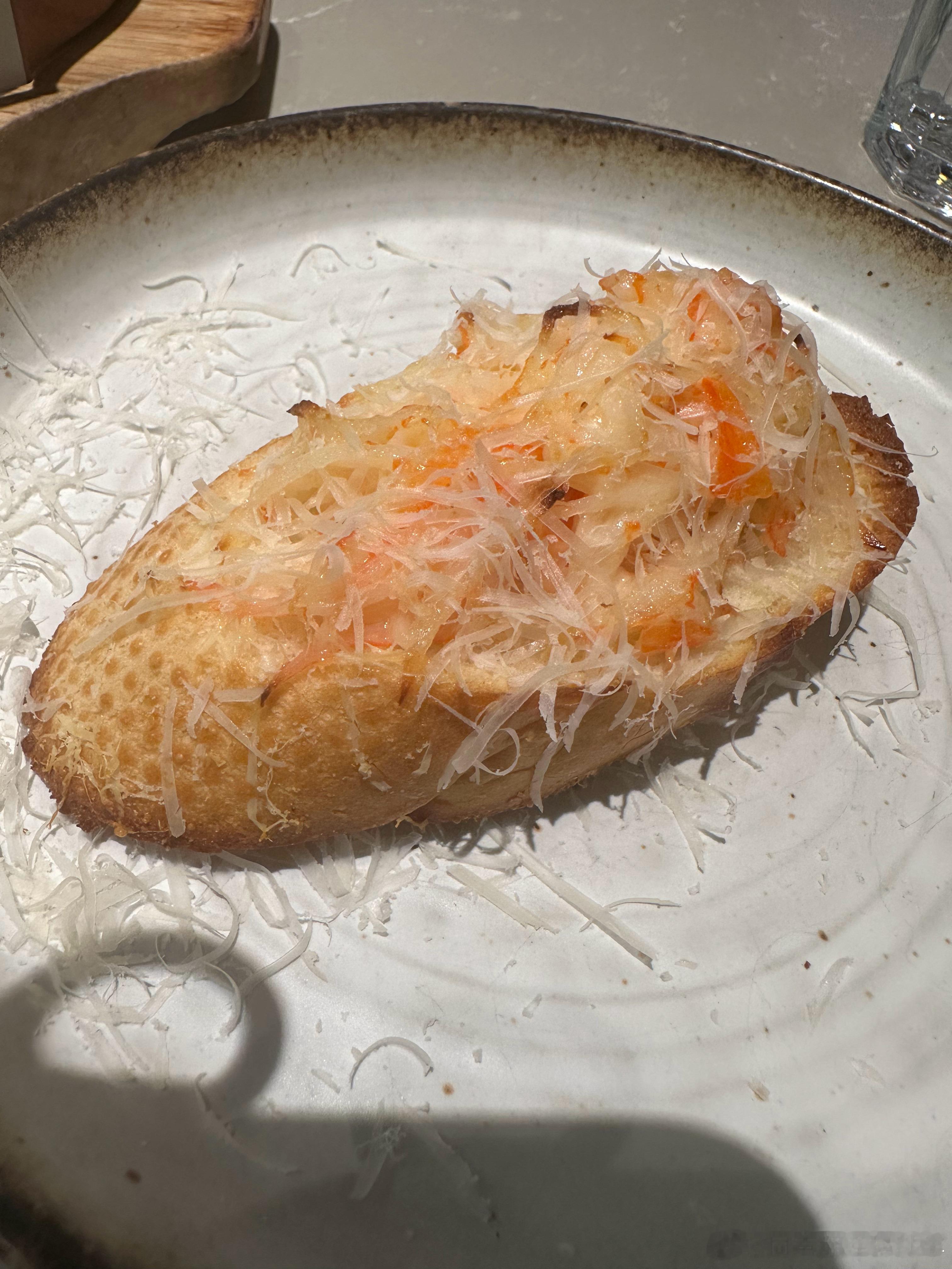 今天来吃卡朋周三特价啦，这一堆东西花了58.9[嘻嘻]，牛肉粒最好吃！我把大葱都