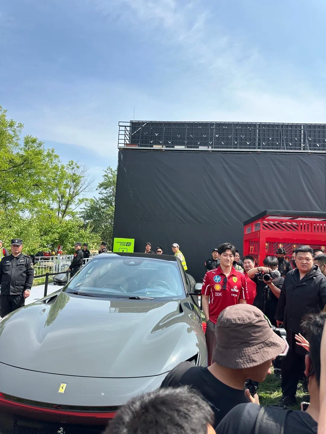 周冠宇现身金盏速度节  周冠宇现身金盏速度节 ​​​