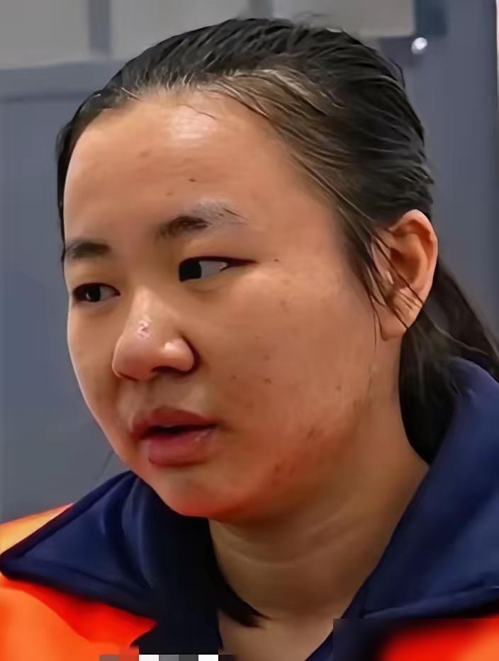明珍珍一夜白头满发，

隔着屏幕看她站在审判席上的样子，真让人唏嘘。从前听说她在
