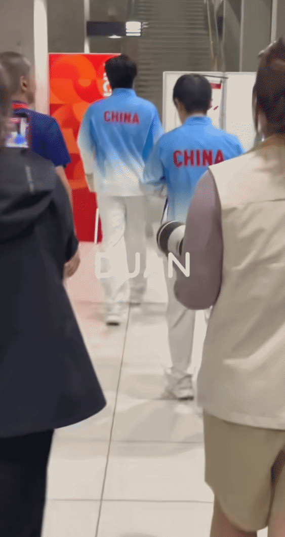 楚钦：“豆包，有个记者给咱俩的”
天呐这是我能听到的吗，多久了，小豆包这个名字又