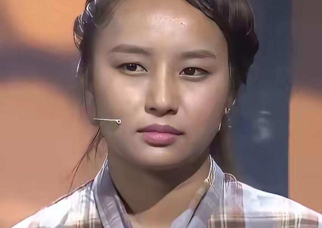 西藏女孩出生六个月，父母离异，把她丢给姑姑。2007年，姑姑实在养不起，把十岁的