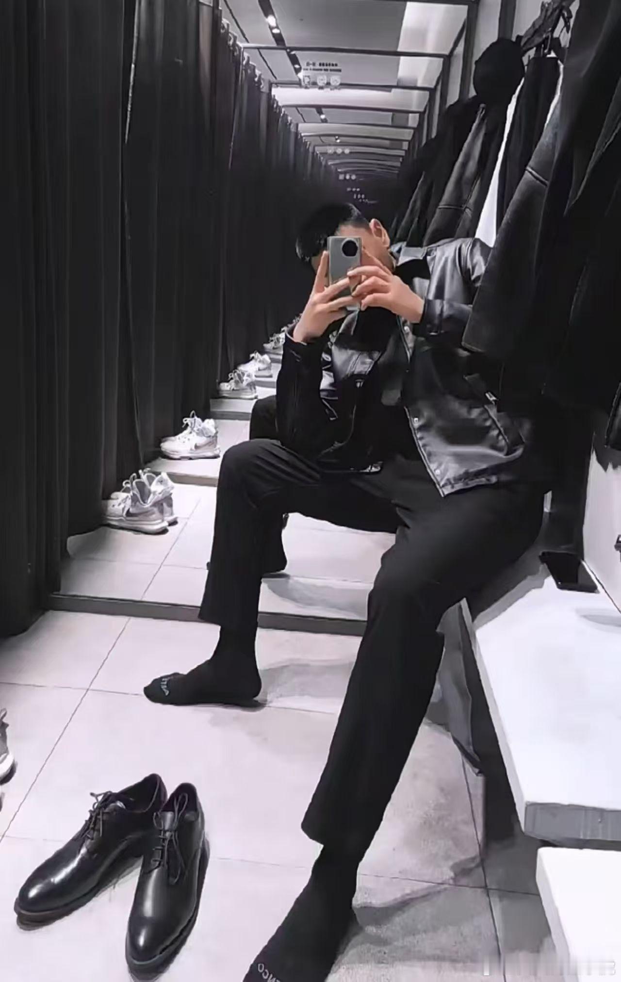 带薪养生我也想带薪养生，现在既要赚钱，又要养生。 