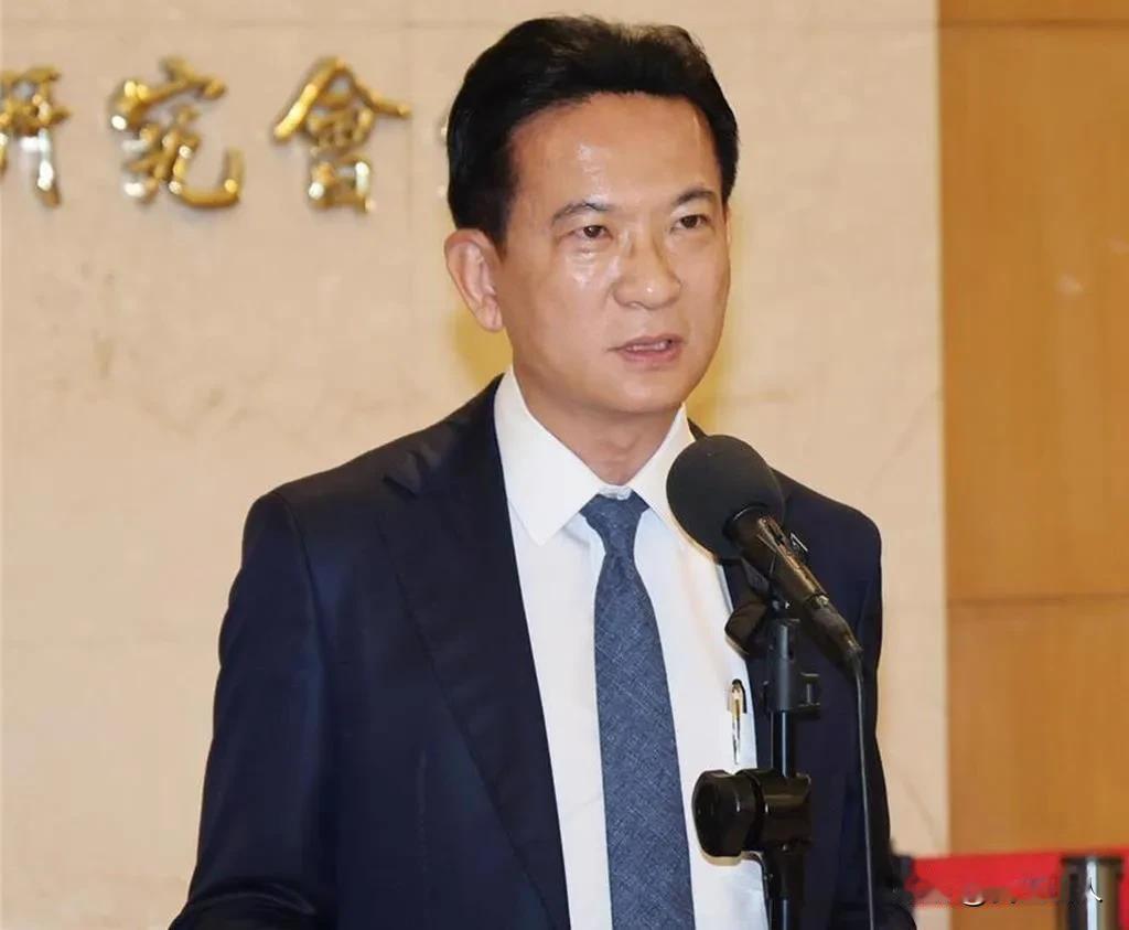 民进党最大搅局者出现了，林俊宪29日到台北济南教会两度高喊“投给蒋万安”。

林
