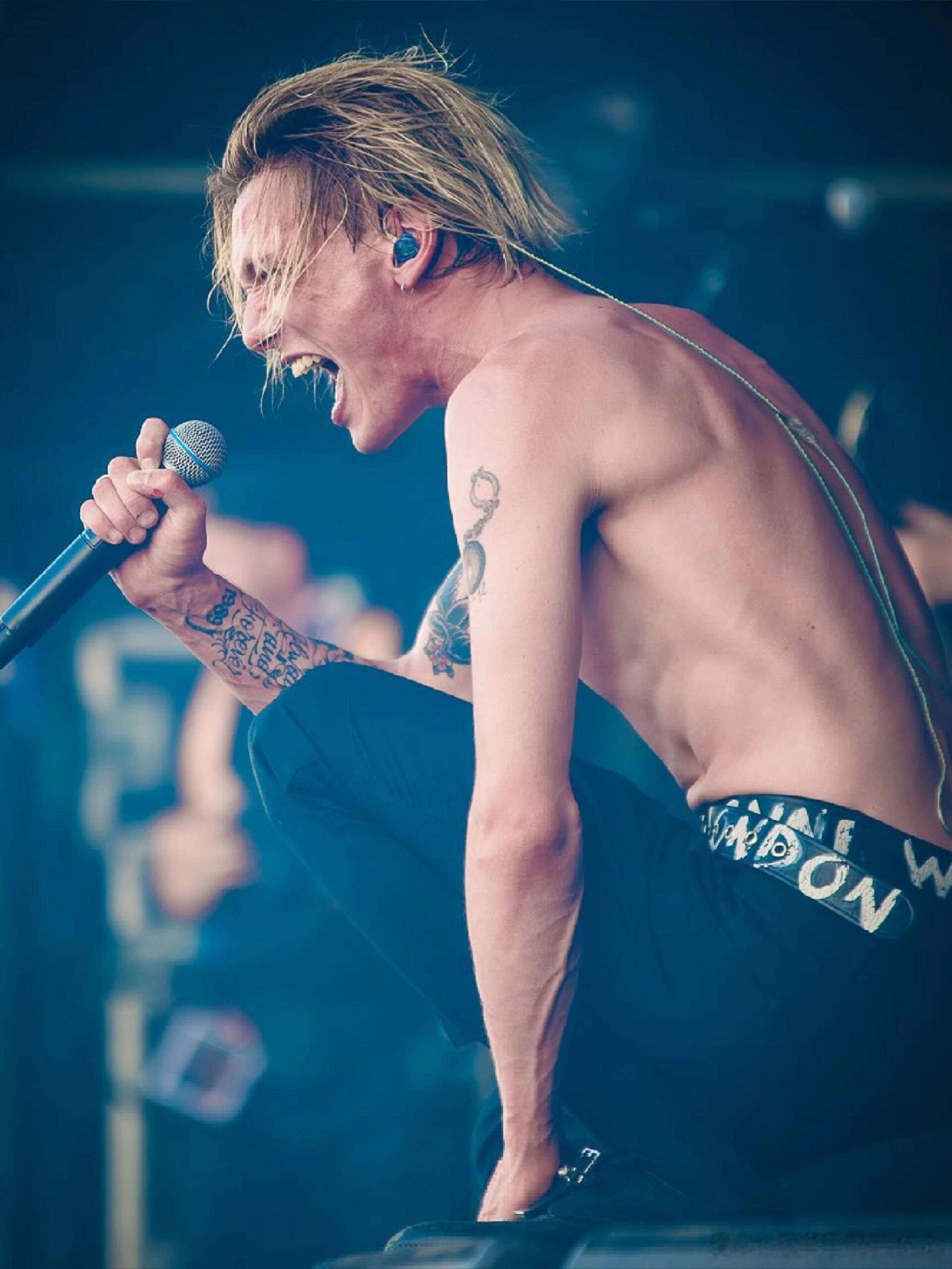 《怪奇物语》从不养闲人，不演戏就去唱歌了怪奇物语跨年电影愿