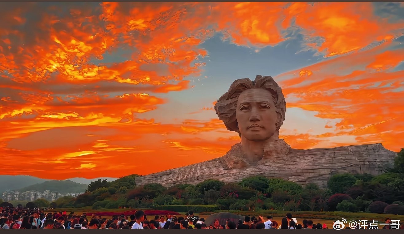 华夏何其幸，危亡之际教员生，再造华夏万世功 