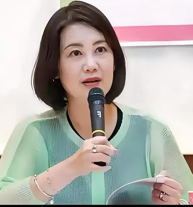 “台独”打手帮凶吴思瑶妄称抢购军备是台湾安全与时间赛跑！殊不知，这哪是为了台湾安