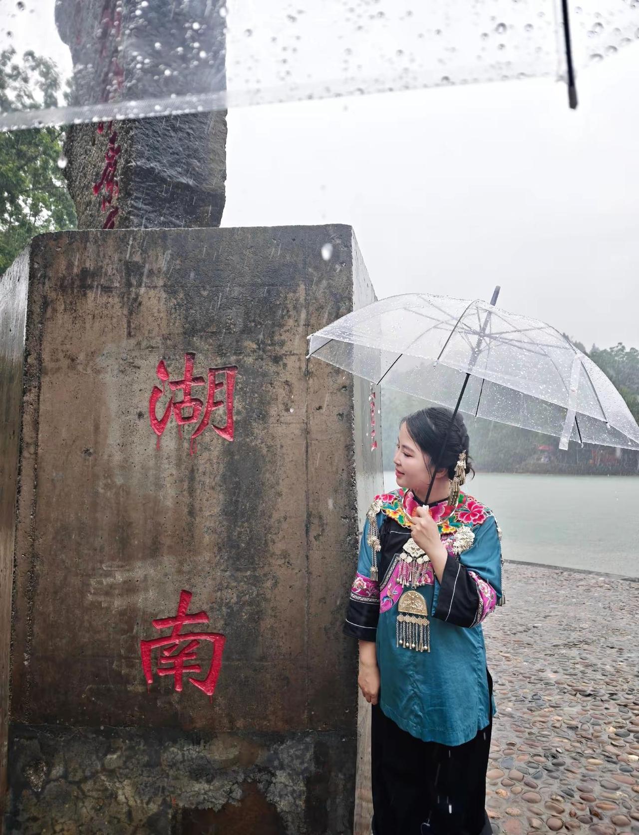 时光匆匆，又是一个端午节，祝福满满，牵挂依然，龙舟竞渡，光阴如画，一缕粽香寄安康