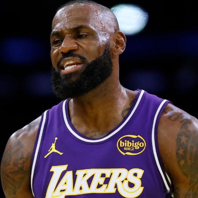 詹姆斯表示他的体能状况正在好转，他预计每场比赛都会有进步。 