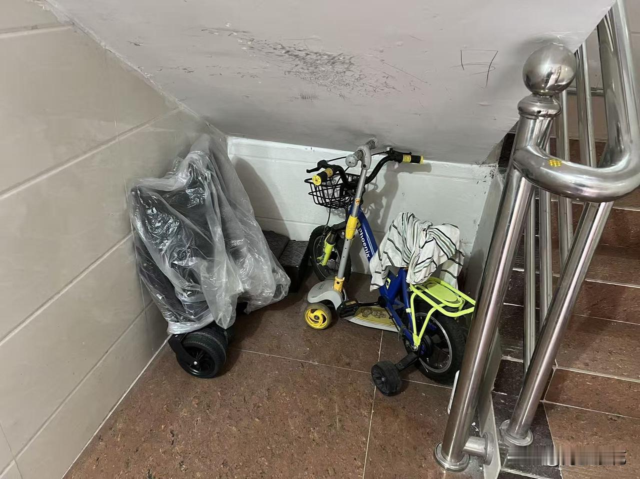 你们家有没有这样一位老人，平日里生活特别节俭，不舍得吃不舍得穿，就连垃圾也不舍得