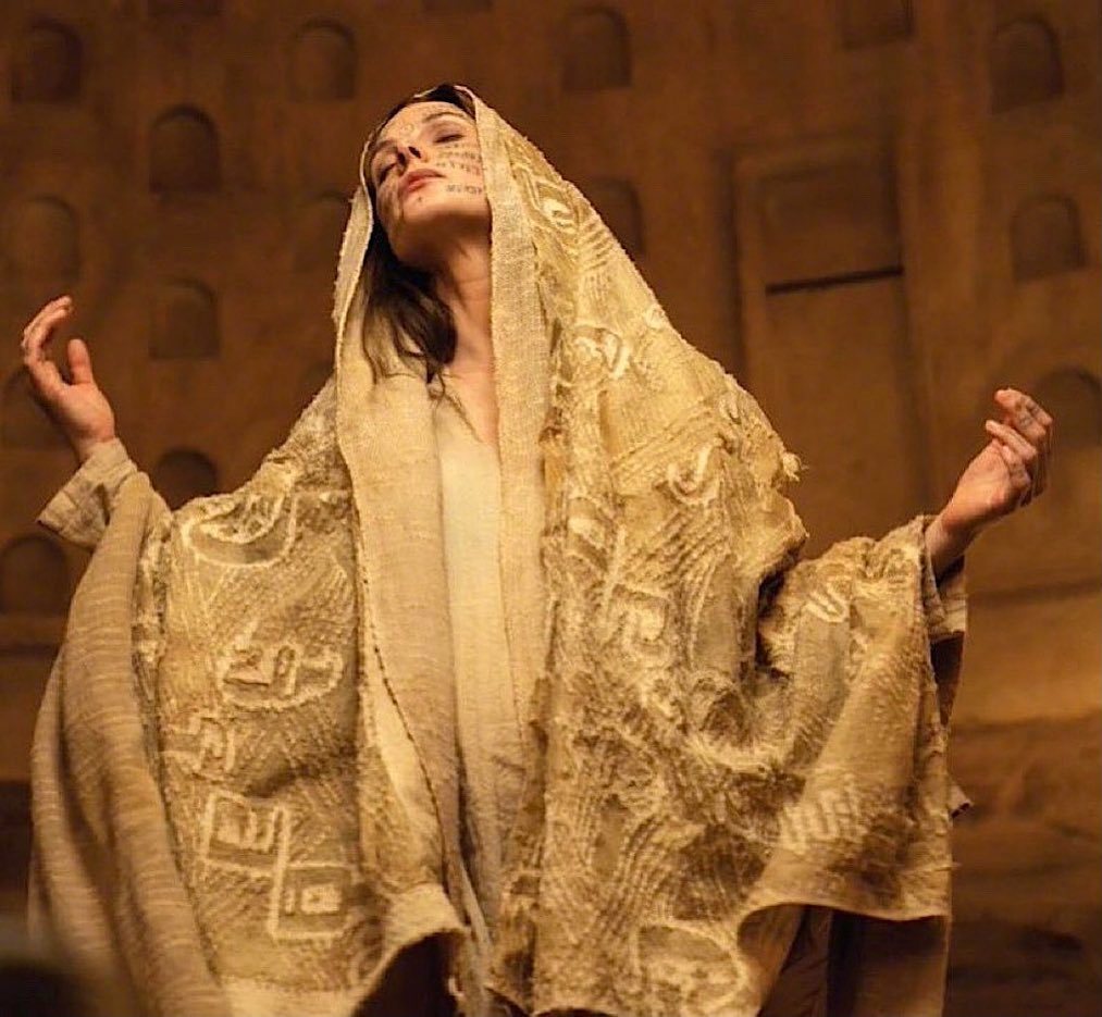 沙丘3角色海报 丽贝卡·弗格森顺便回顾丽贝卡在《沙丘2》的幕后照，沙丘美学中好权