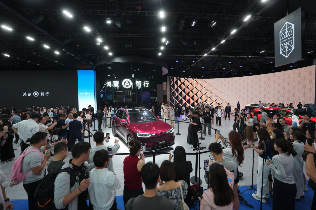 2025成都车展  成都车展上的问界天团，我们逐一来说。首先全新问界M7实车首次