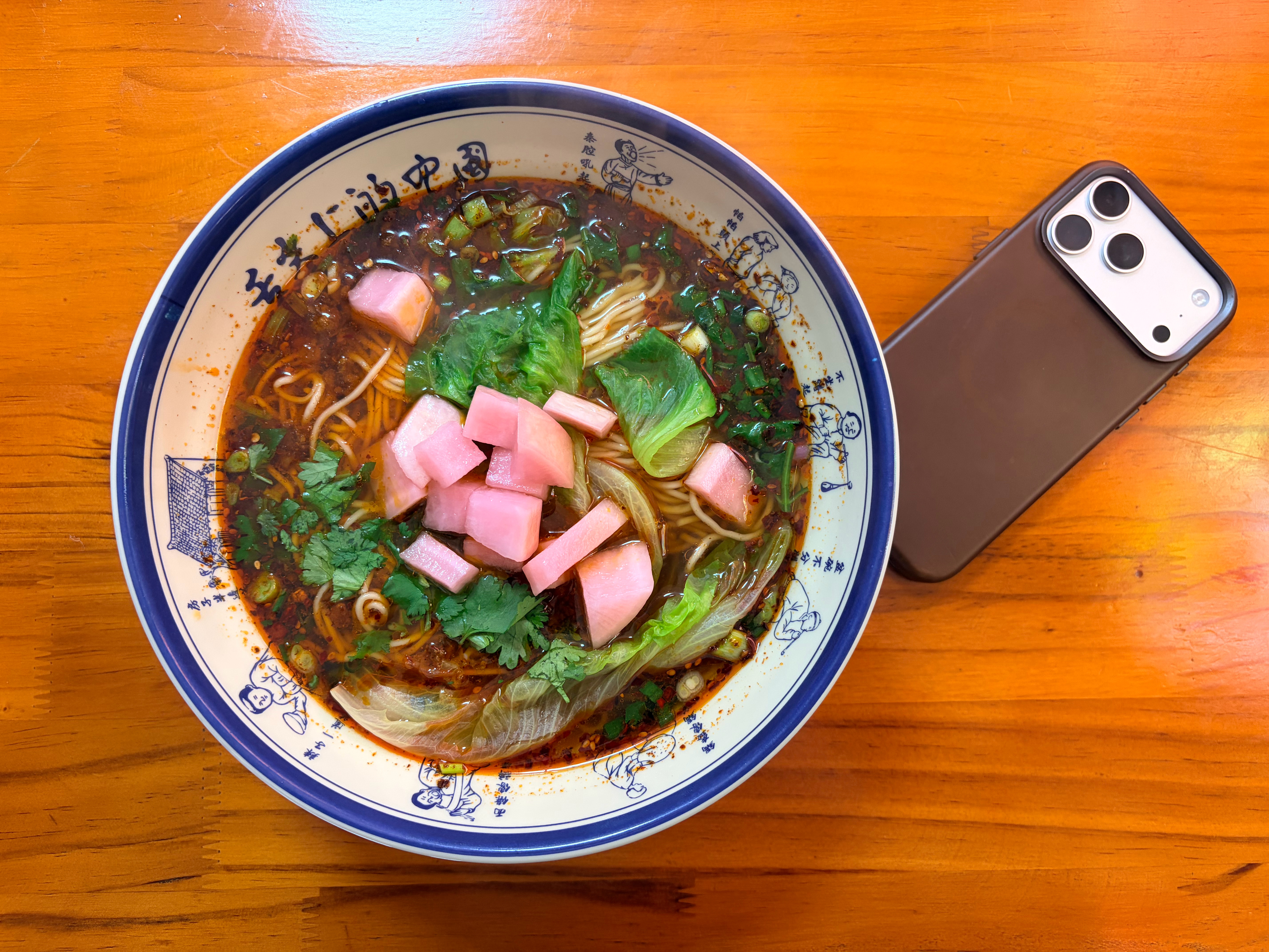 下雨了！天又冷了……吃一碗热气腾腾的头汤小面，舒服了～ 