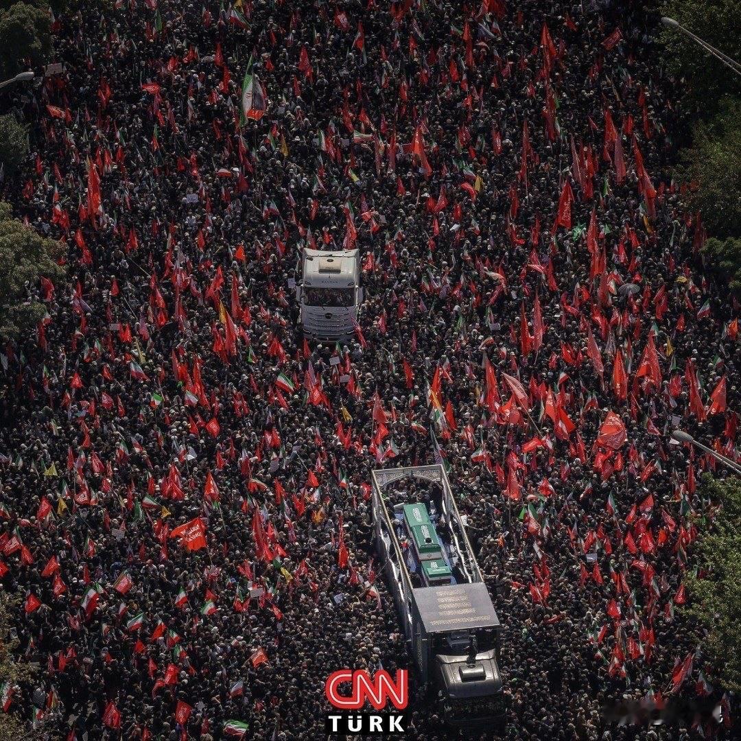 伊朗外长阿拉格齐今天发文说：“数百万心怀自豪的伊朗民众团结集会，致敬最高领袖哈梅