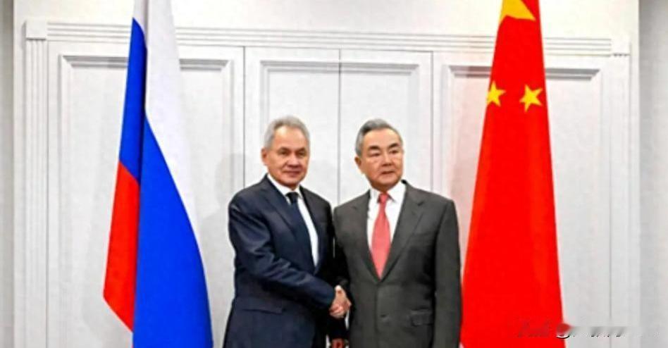 中俄联合飞行震慑日本？专家：中国行动正当合理
 
最近几天，中俄两国空军在东海海