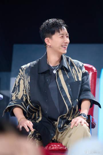韩庚杭州演唱会官宣 看着时间一天天接近，心中的期待愈发强烈。这不仅是一场演唱会，