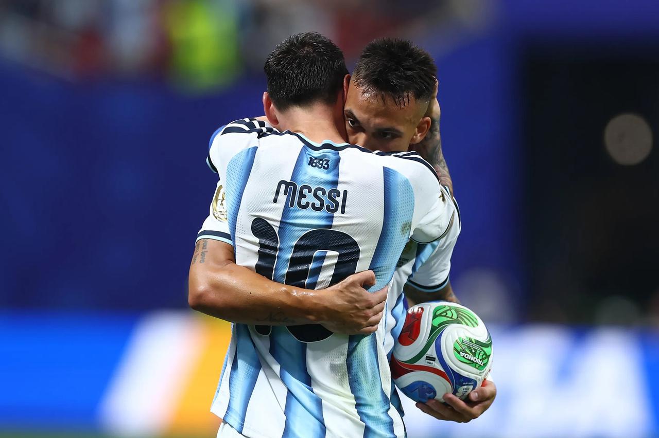 世界杯1/8决赛，阿根廷3比2逆转埃及，劳塔罗第66分钟替补出场，在伤停补时阶段