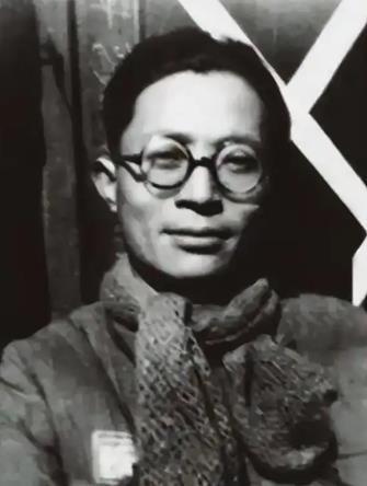 火车上写出的神曲！寄给报社竟惨遭退稿，如今响彻中国70年
每当大型庆祝活动举行，